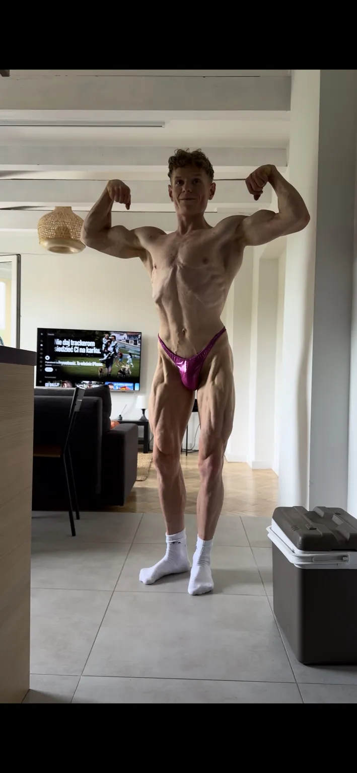 Joachim Kuśnierek podczas przygotowania do zawodów sportów sylwetkowych